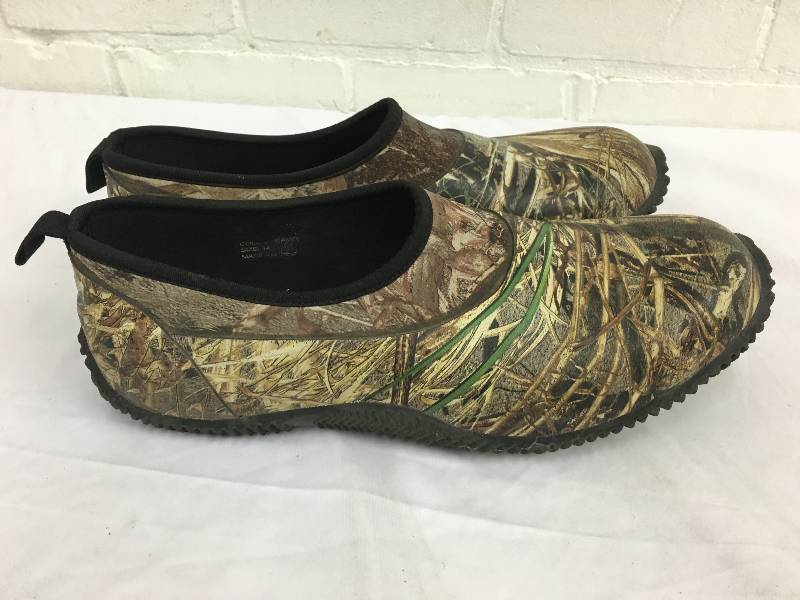 camo waterproof shoes size 14m