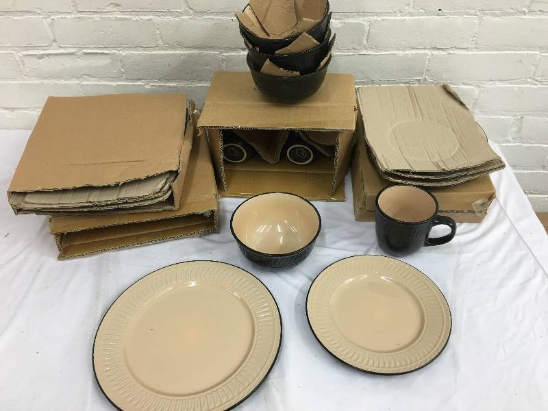 15-Pc.  Dinnerware Set - mocha