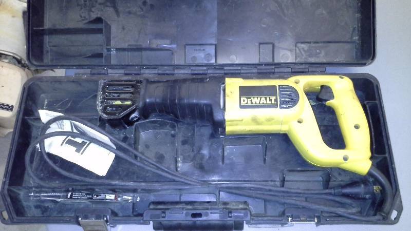 (1) DeWalt Recipricating Saw DW304F