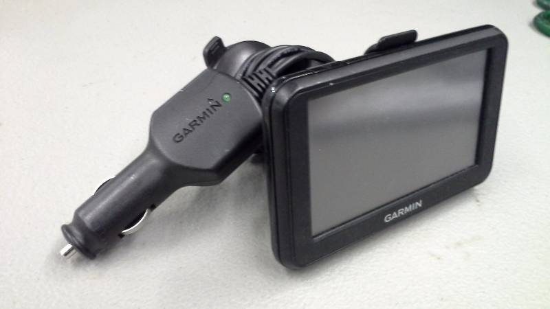 (1) Garmin Nuvi 40 GPS
