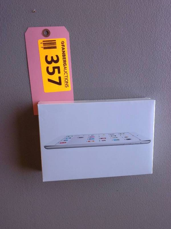 (1) Brand New IPad Mini 2 White 16GB
