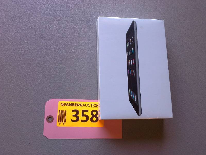(1) Brand New IPad Mini 2 Black 16GB