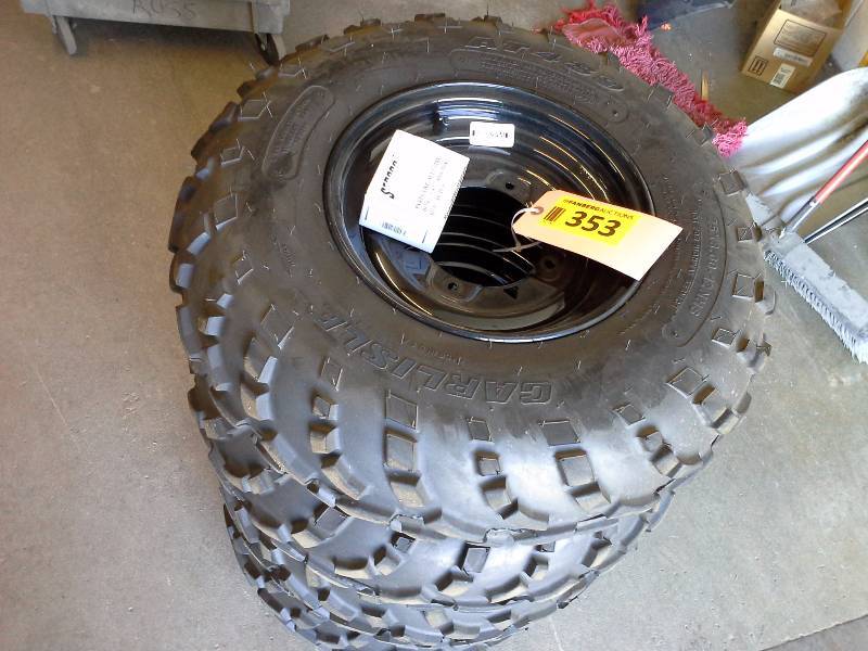 (1) Set of Polaris Carlisle tires and Lug Nuts