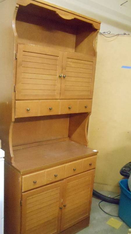 Cabinet with Hutch