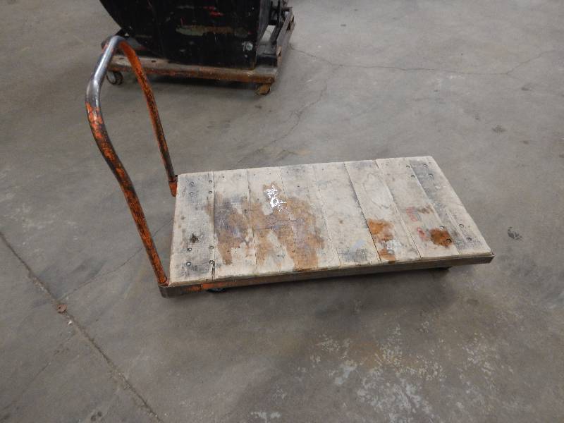 lot 12 image: Rolling Cart