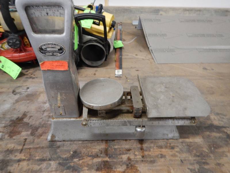 lot 14 image: Scale 2