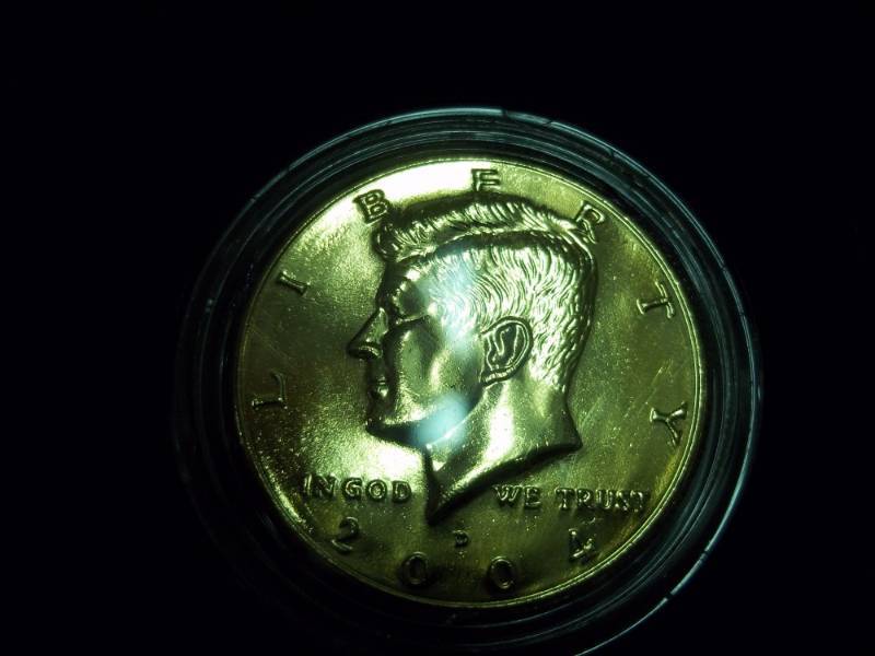 lot 33 image: 2004 Kennedy Half dollar Gold colored