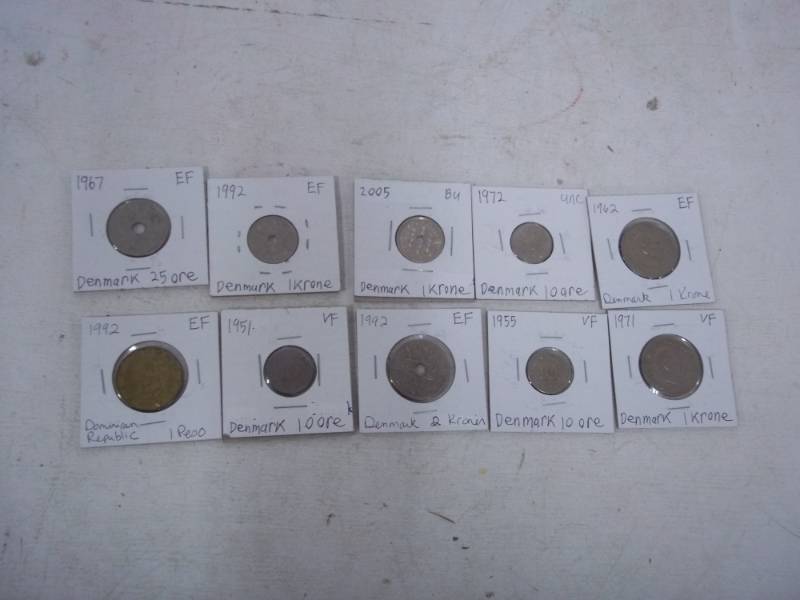 lot 44 image: 10 Foreign Coins
