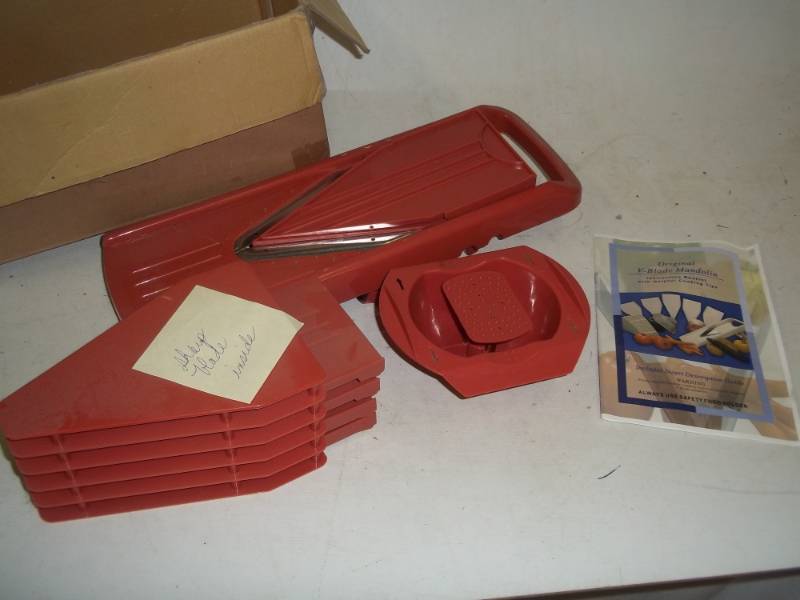 lot 61 image: V-Blade Mandolin Food Processor