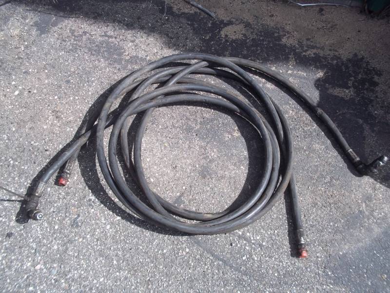 lot 64 image: Pair of hydraulic hoses