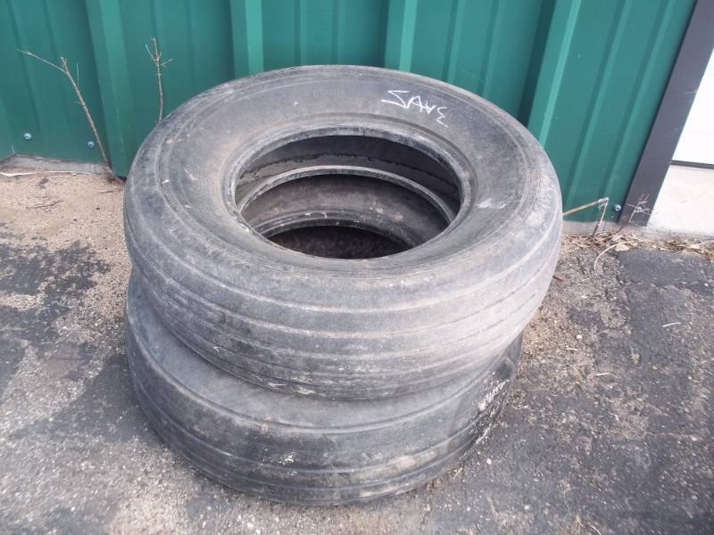 lot 65 image: Pair 9.5L-15 Tires