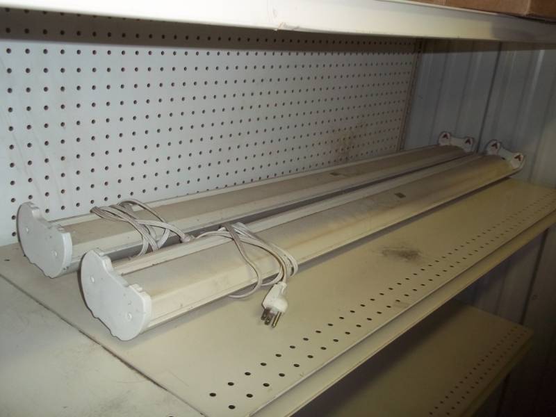 lot 72 image: Pair of 4 Florescent Light fixtures with plug in