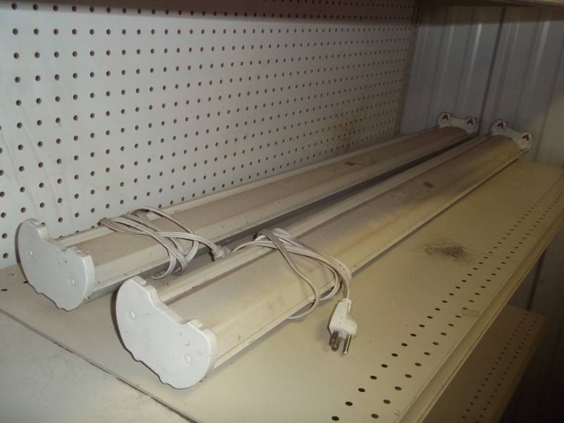 lot 73 image: Pair of 4 Florescent Light fixtures with plug in
