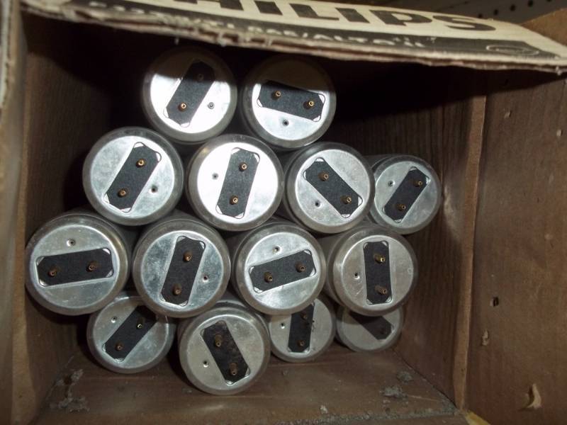 lot 76 image: 14 used T-8 4 Florescent bulbs consignor states working when remove