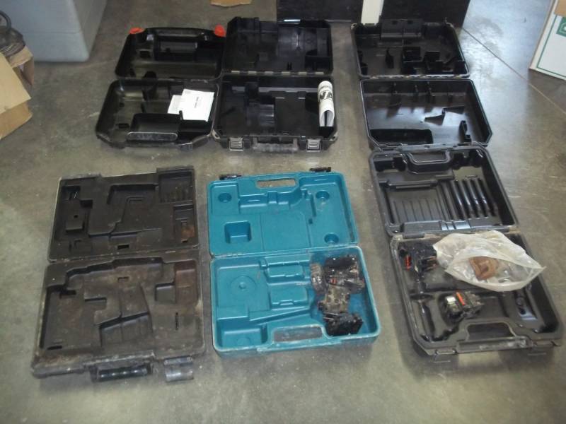 lot 77 image: Tool boxes with circuit breakers