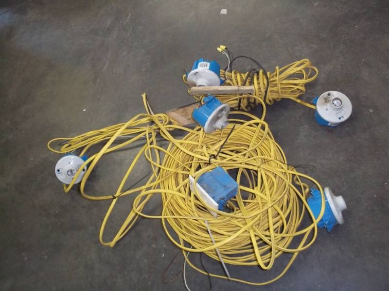 lot 78 image: Electrical wire with light fixtures and plug in