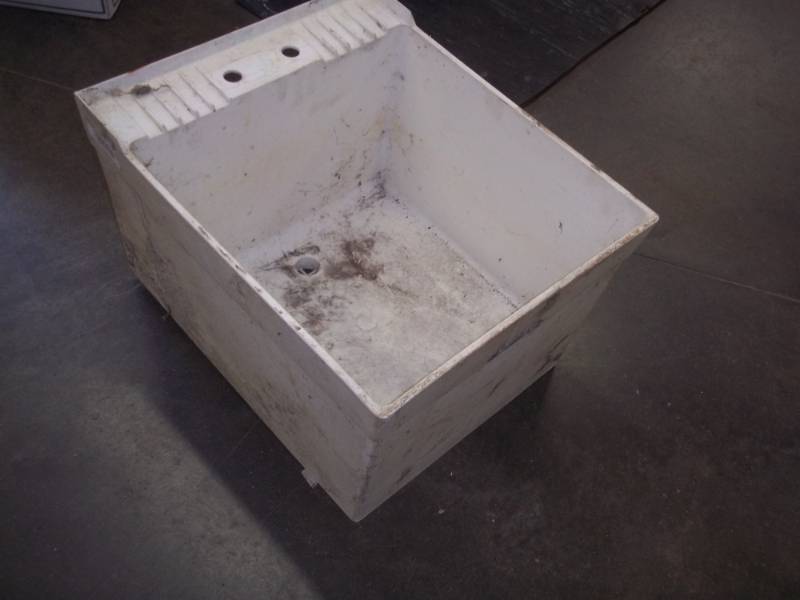 lot 86 image: Utility tub  Laundry sink
