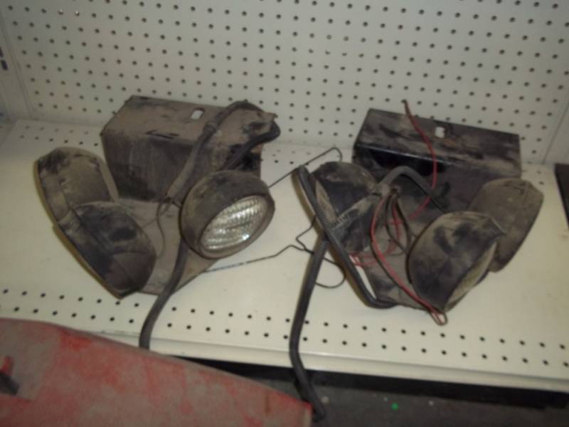 lot 88 image: Tractor cab light set of 6 with mounting bracket 12v