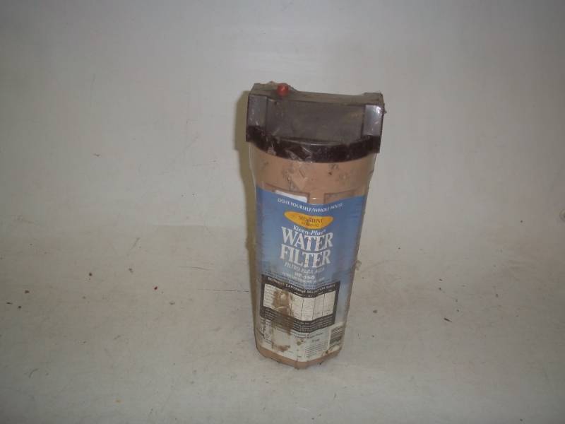 lot 90 image: New water filter housing