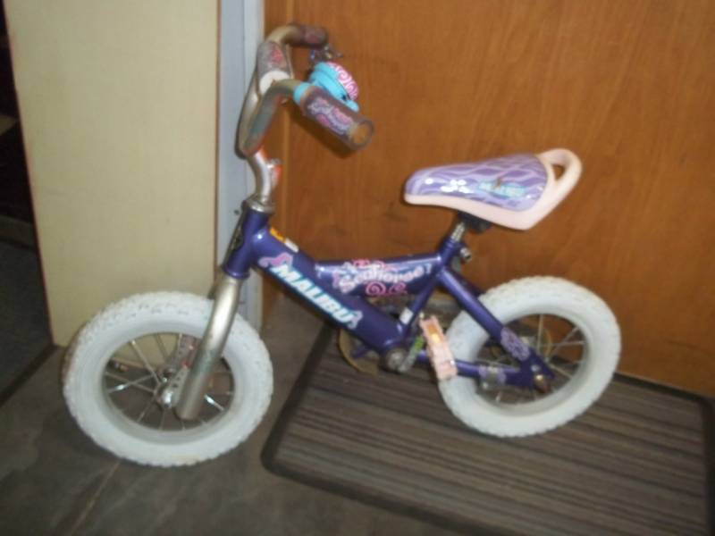 lot 92 image: Child bike