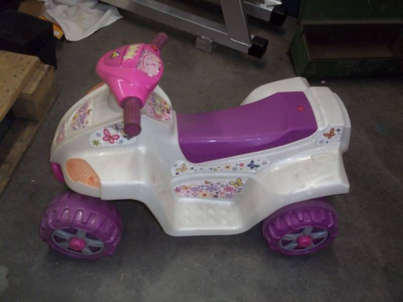 lot 93 image: Child 4 x 4 battery powered, tested and works