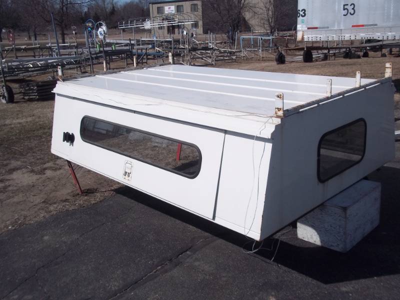 lot 94 image: 8 pickup steel topper with 3 doors