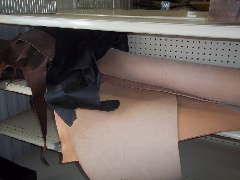 lot 98 image: Leather Pieces