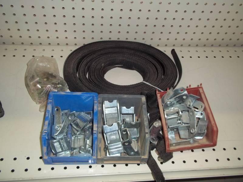 lot 105 image: Nylon strapping with hardware