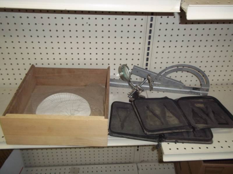 lot 107 image: Parts magnifier with angle tool and tool cases