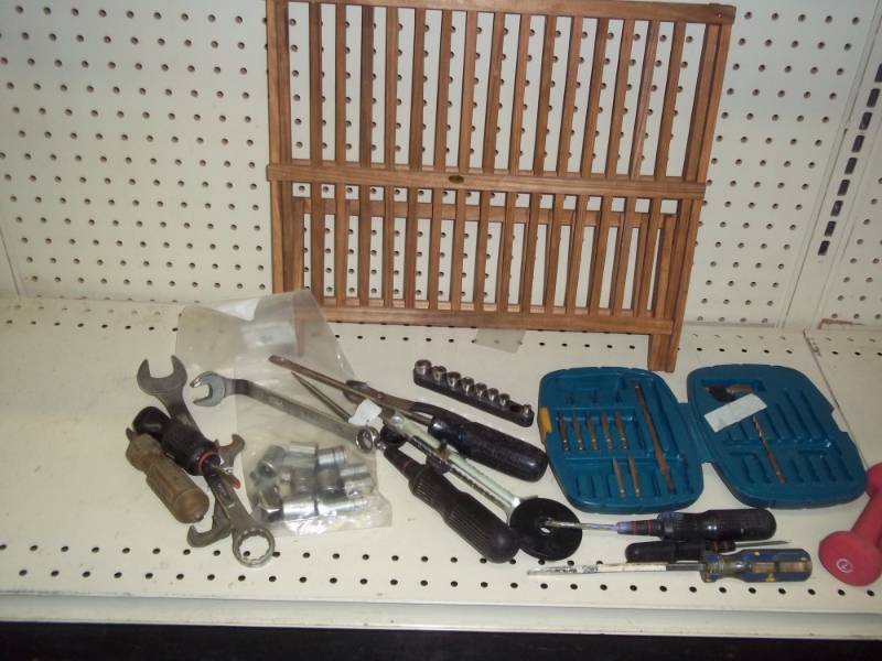 lot 109 image: Tools, drying rack, weights