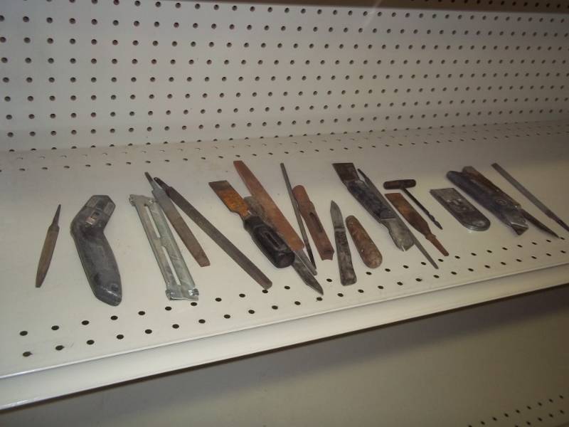 lot 110 image: Assorted files and tools