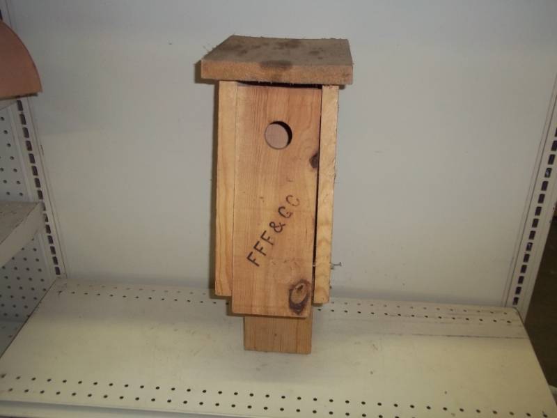 lot 113 image: Blue Bird House