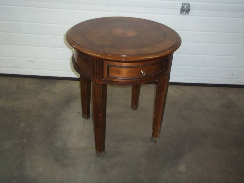 lot 119 image: Round End Table