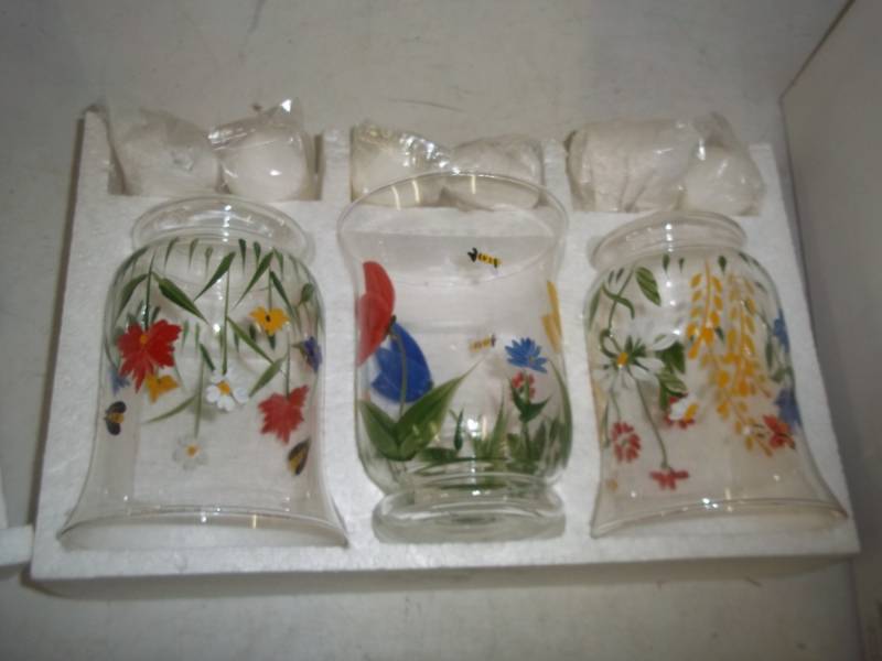 lot 165 image: Hallmark Candle Set 3 candles