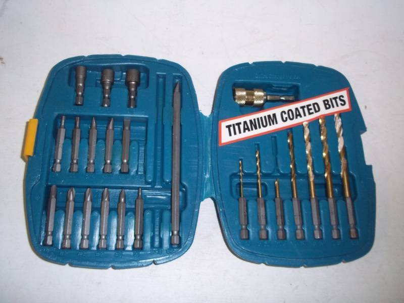 lot 204 image: Drill bit set