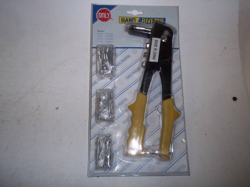 lot 225 image: Hand Riveter