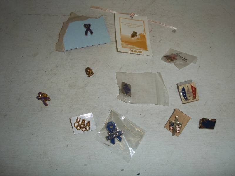 lot 240 image: Jewelry pins