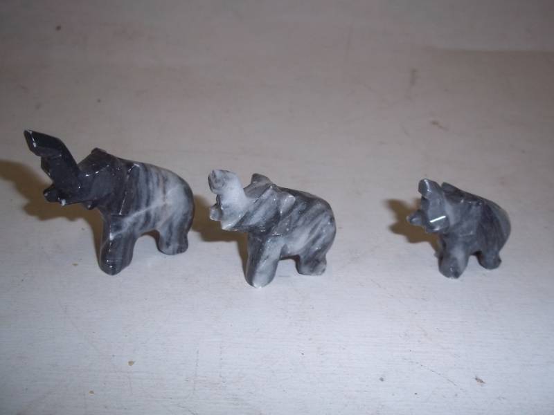 lot 243 image: 3 Elephants