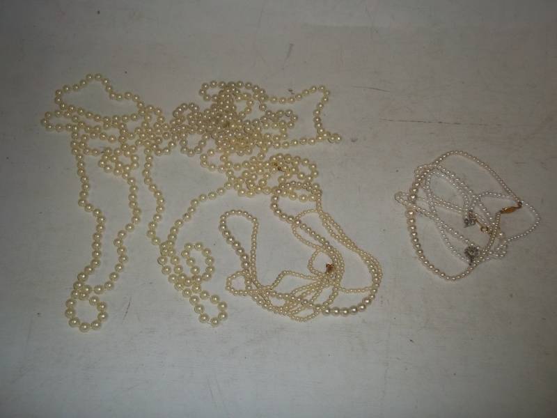lot 248 image: Jewelry pearls