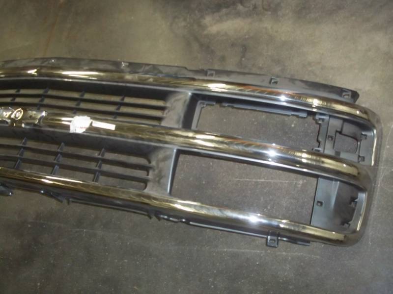 lot 271 image: New Chevy Grill insert 1999-2003