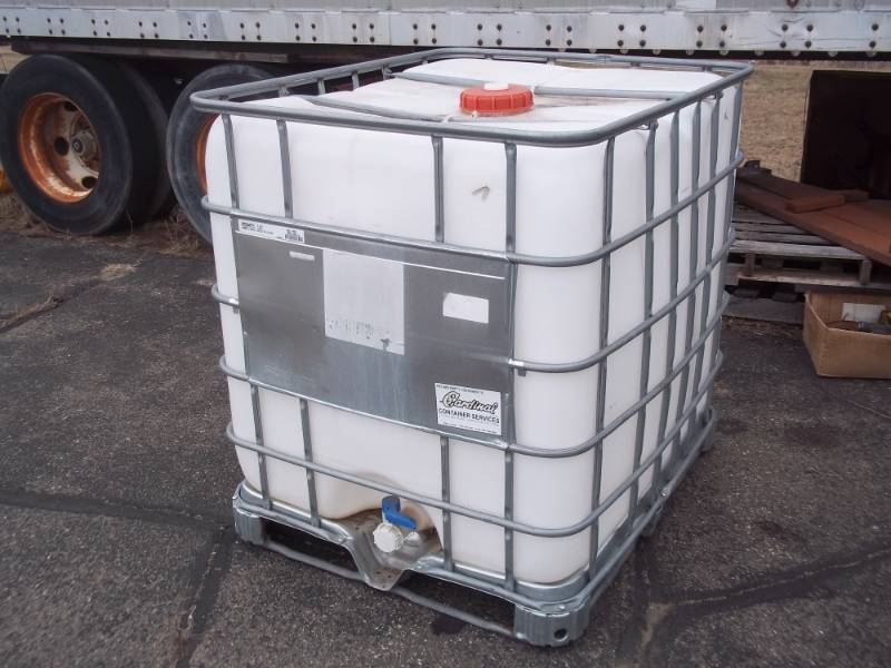 lot 288 image: Poly tank with cage