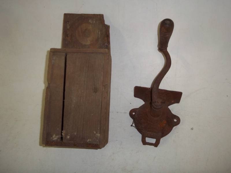 lot 290 image: Vintage Grinder