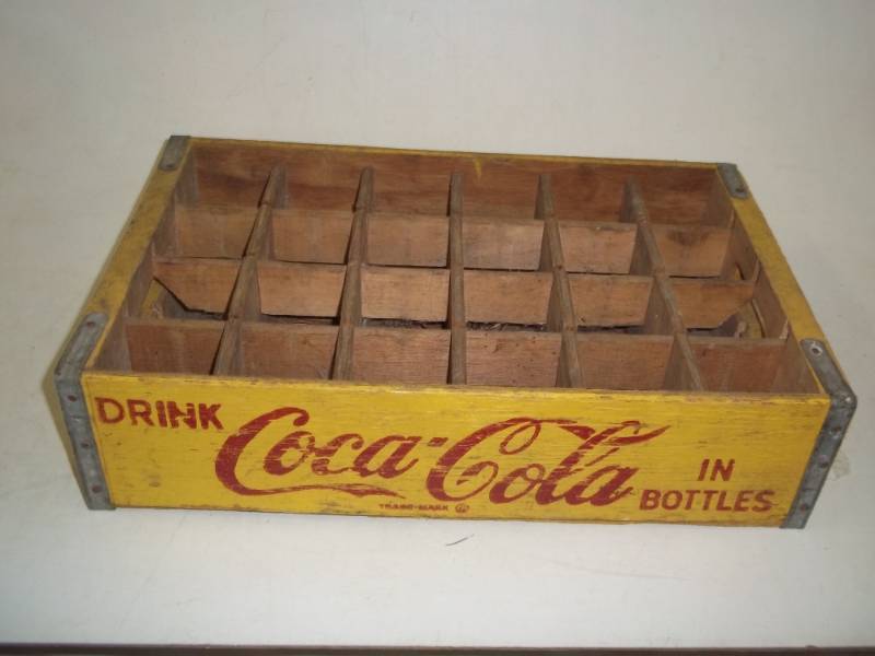 lot 291 image: Vintage Coca Cola Case
