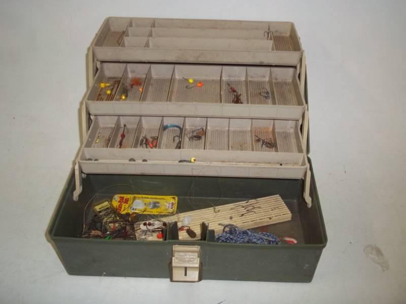 lot 292 image: Tackle box with some tackle