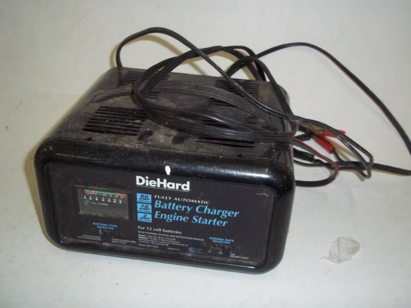 lot 294 image: DieHard Battery Charger