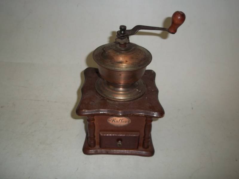 lot 307 image: coffee Grinder