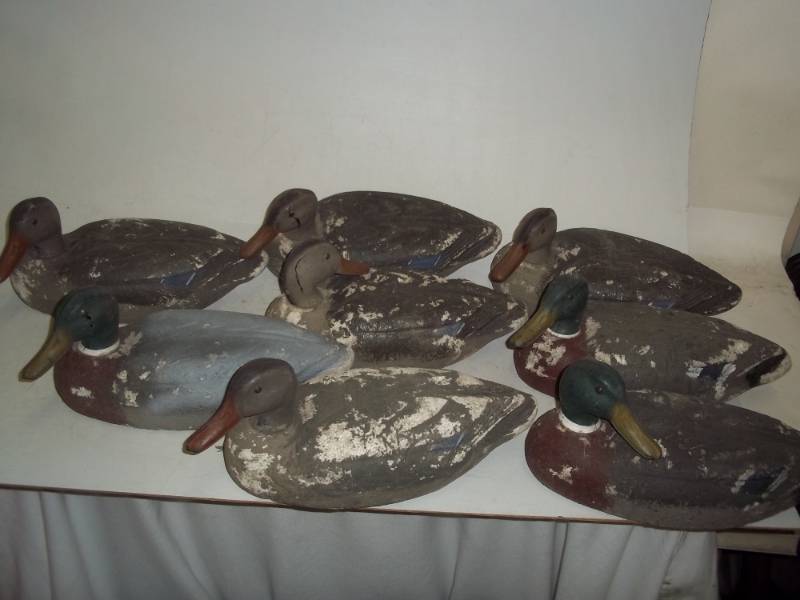 lot 326 image: 8 Duck decoys with tub