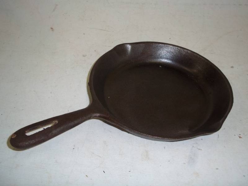 lot 328 image: 8 Cast Iron Pan