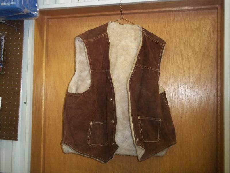 lot 391 image: Leather Vest size unknown