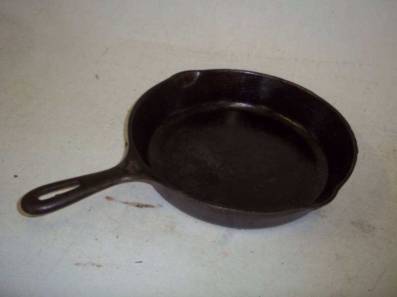 lot 332 image: 10 Cast Iron Pan